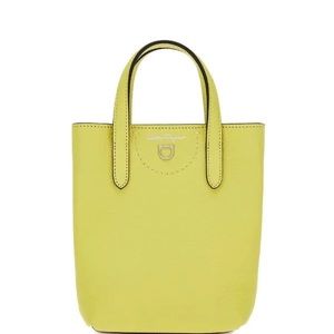 Ferragamo
Gancini-logo shoulder bag